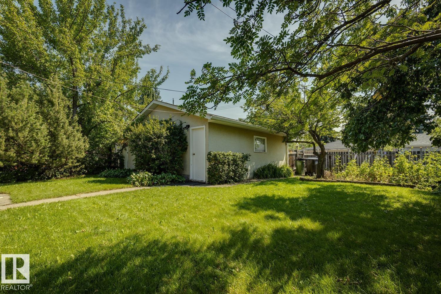 11519 42 AV NW - 35