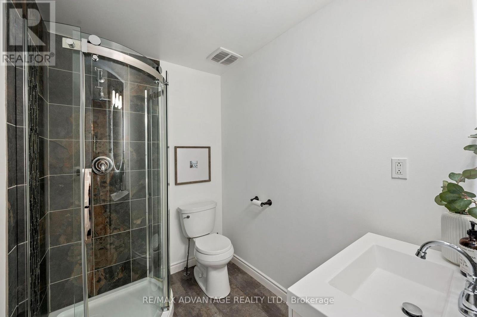 12 SPENCER CRESCENT - Image 21