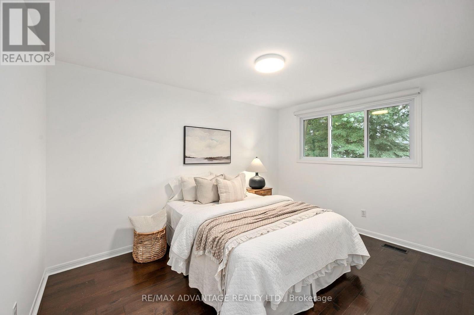 12 SPENCER CRESCENT - Image 24