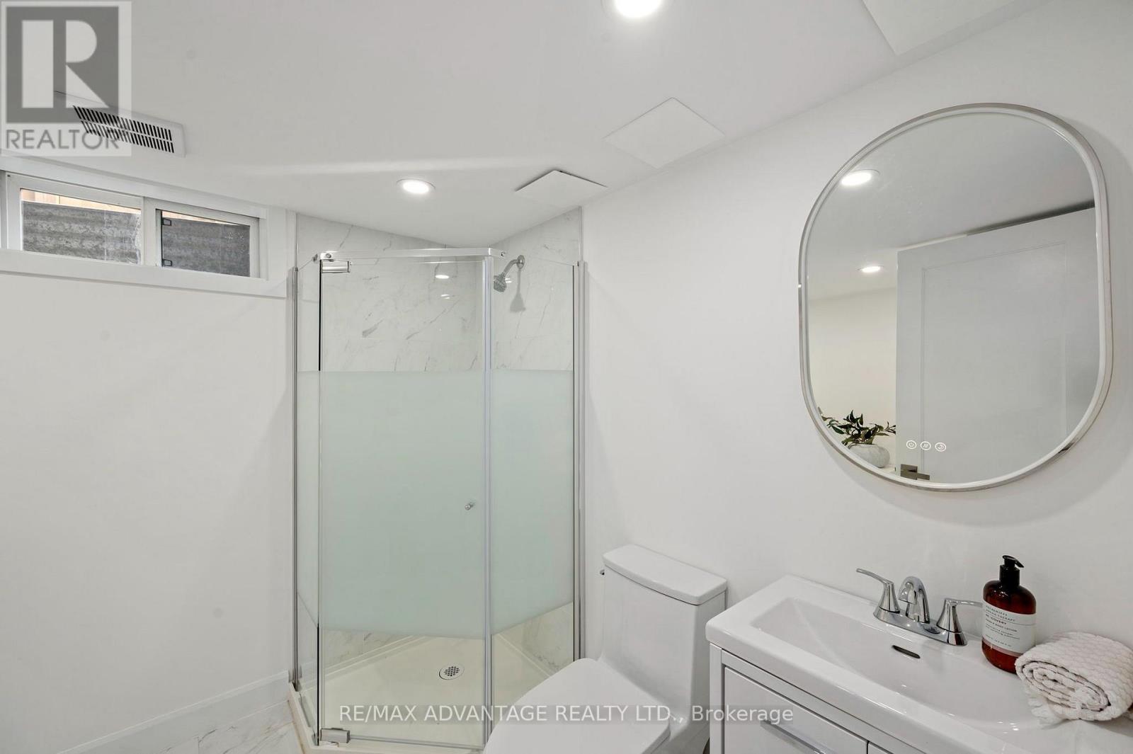 12 SPENCER CRESCENT - Image 31