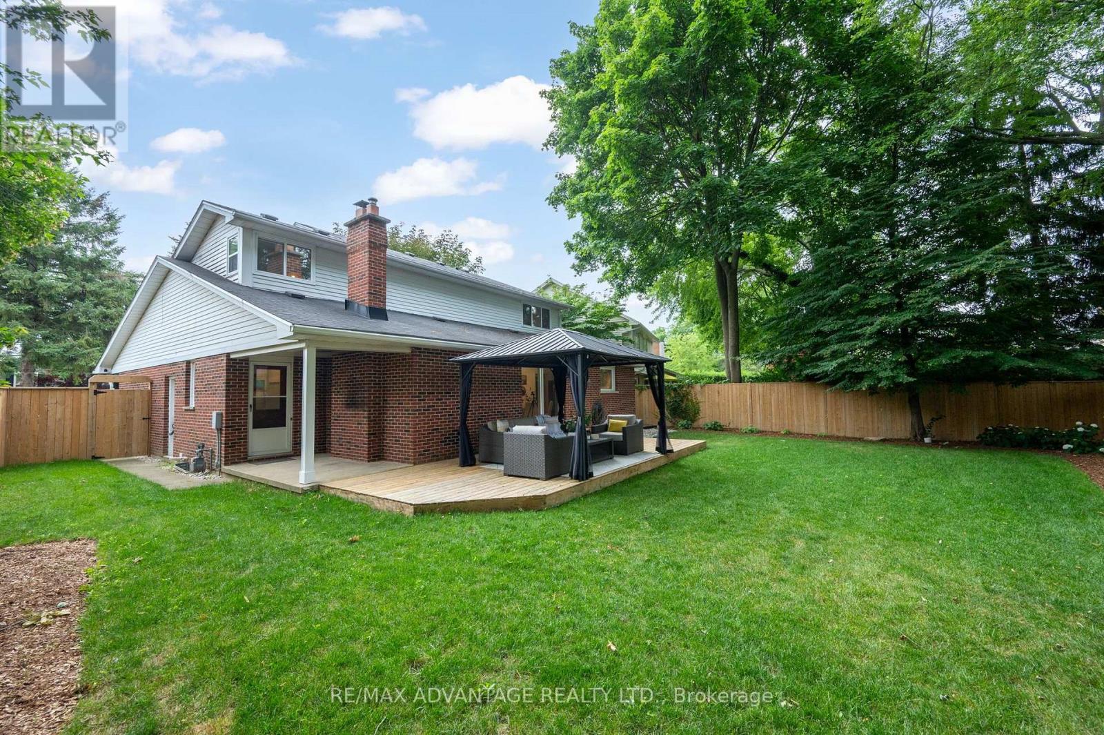 12 SPENCER CRESCENT - Image 36