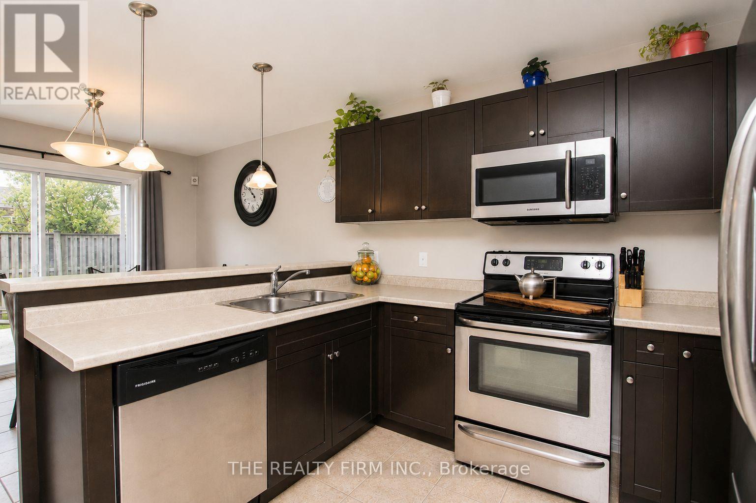 884 REEVES AVENUE - 11