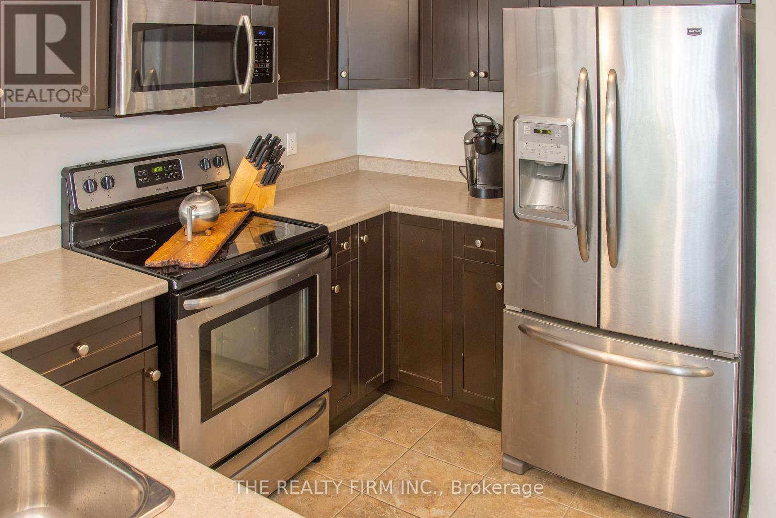 884 REEVES AVENUE - 14