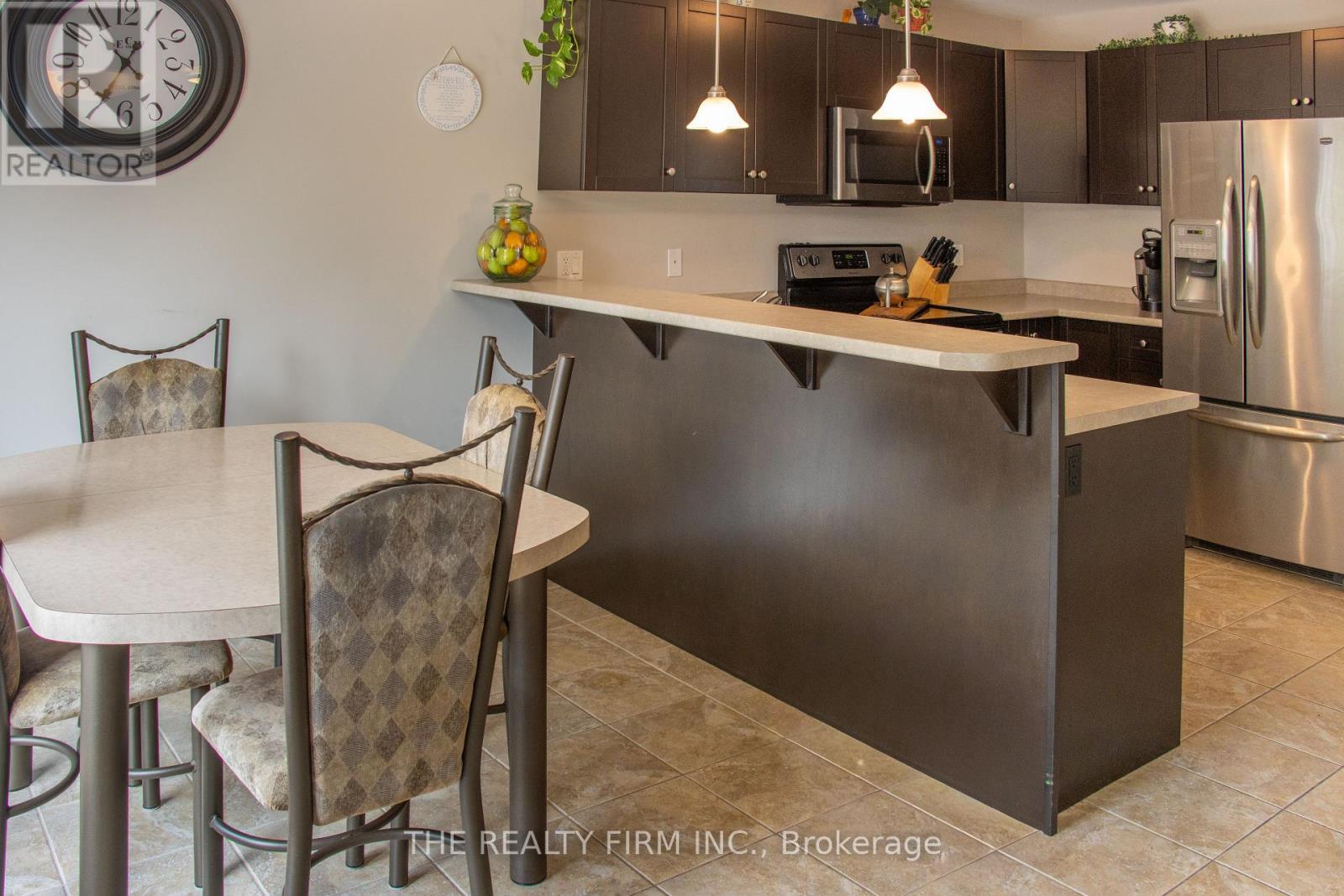 884 REEVES AVENUE - 16