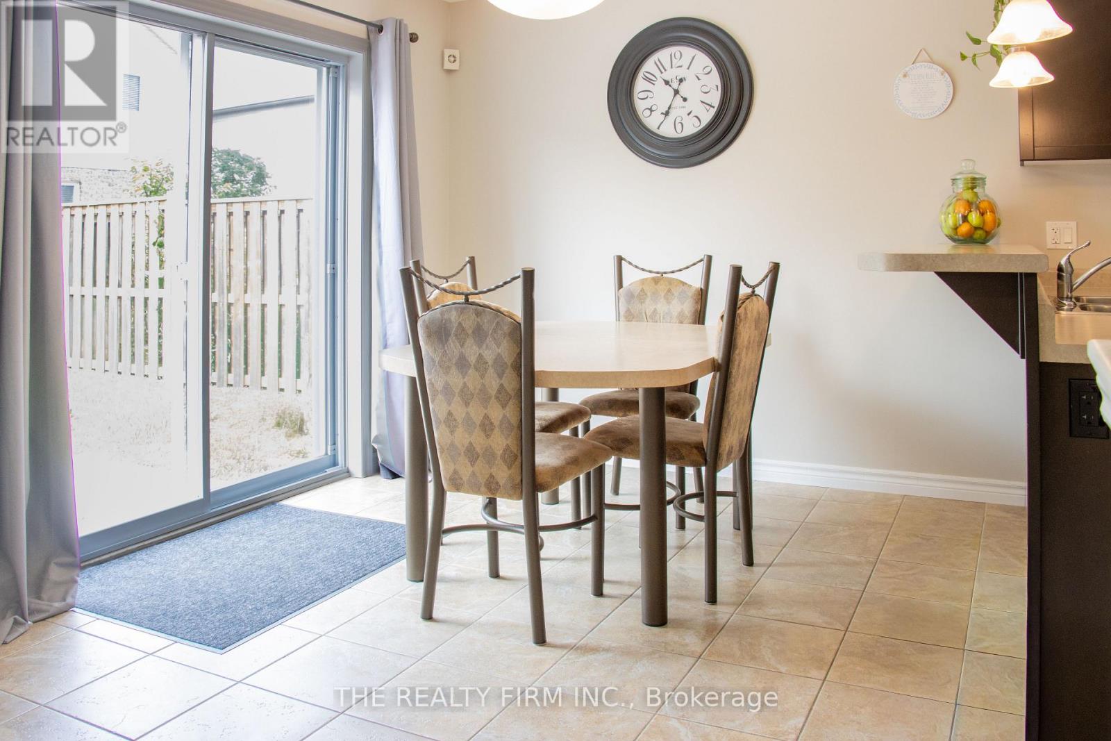 884 REEVES AVENUE - 18