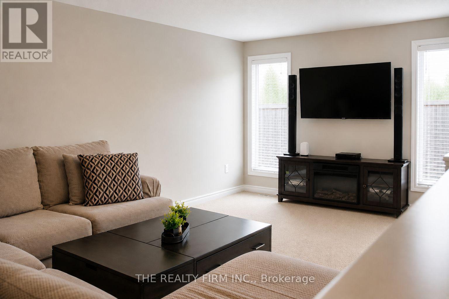 884 REEVES AVENUE - 22
