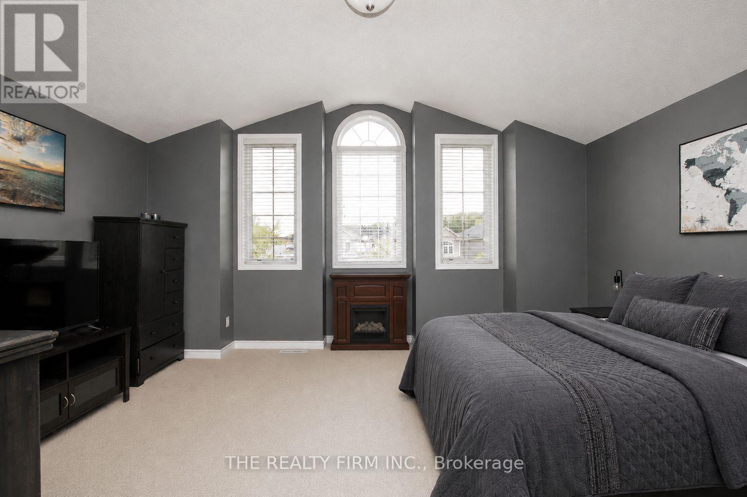 884 REEVES AVENUE - 26