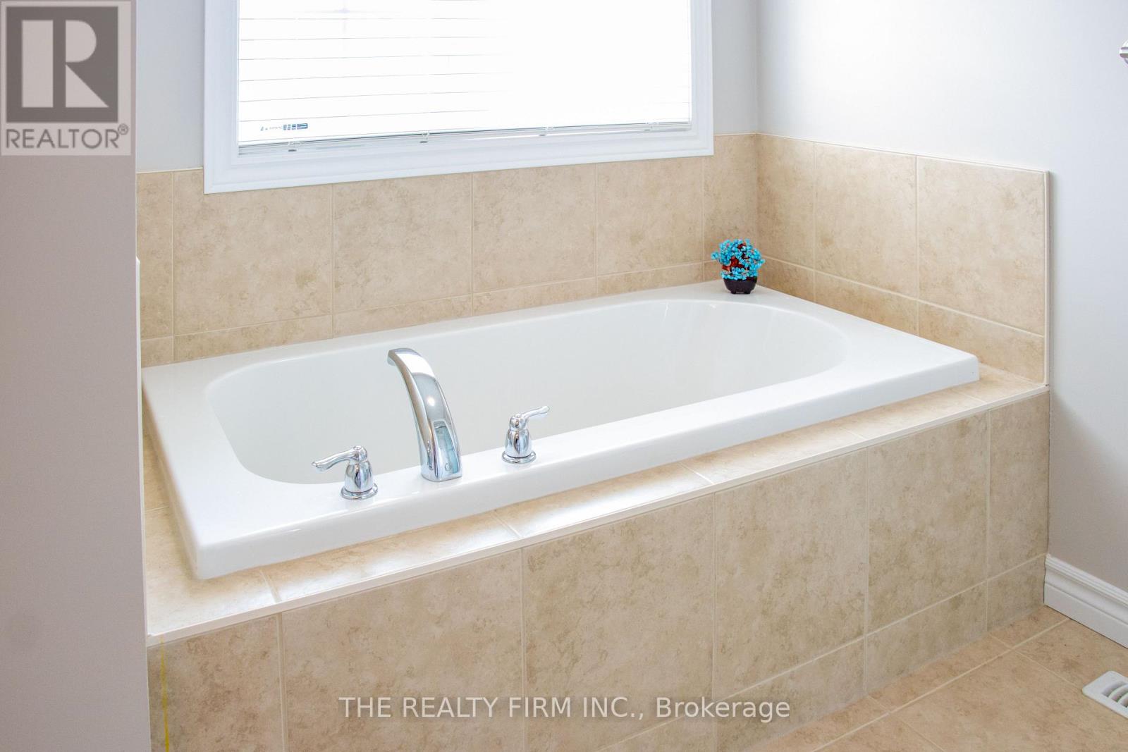 884 REEVES AVENUE - 31