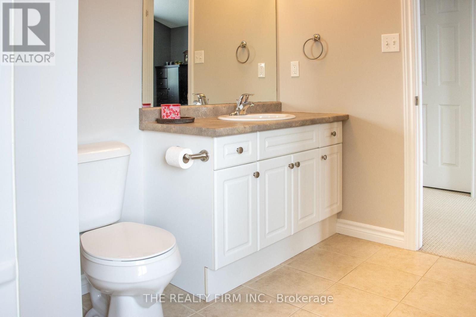 884 REEVES AVENUE - 32