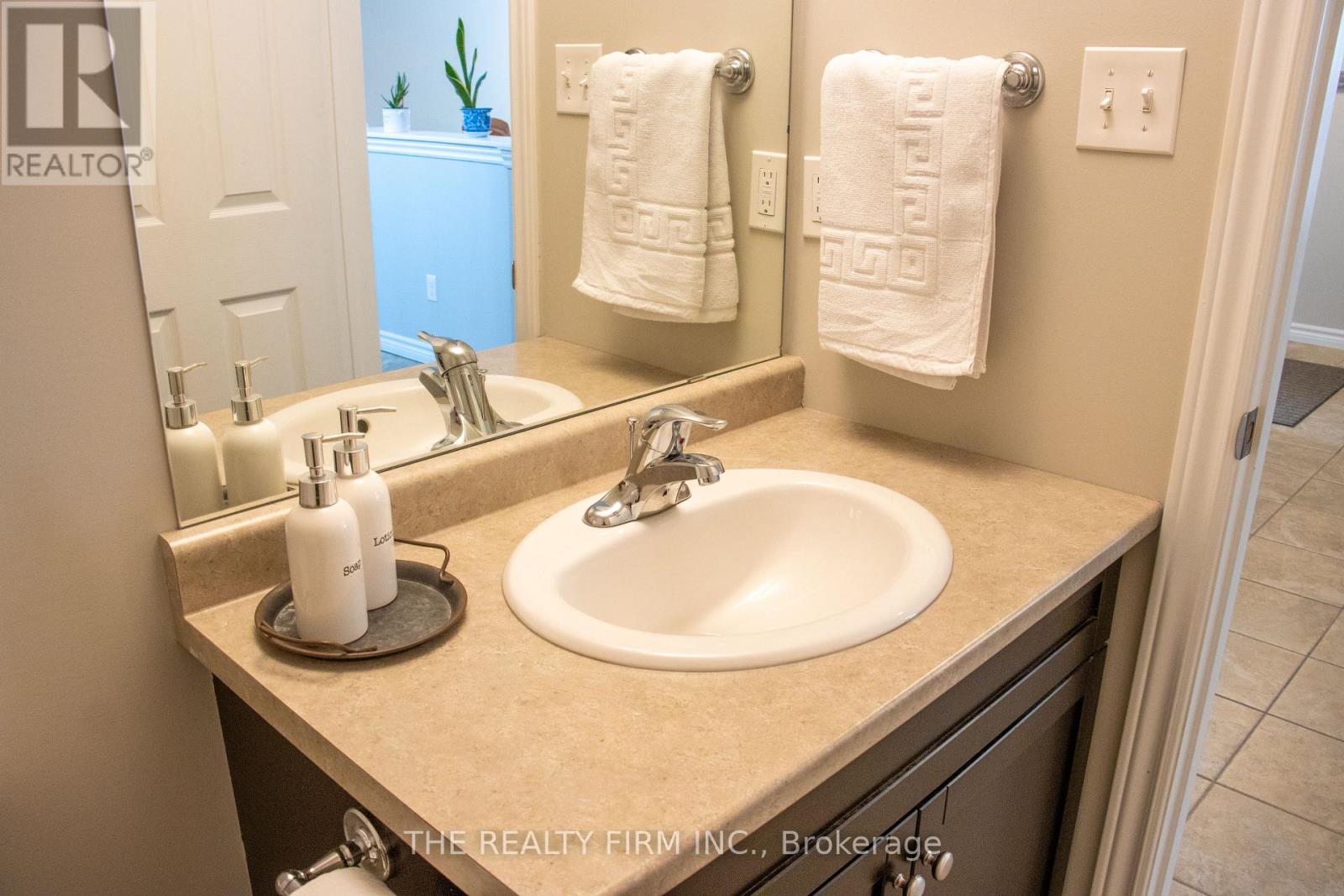 884 REEVES AVENUE - 9