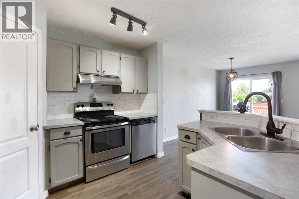7269 Laguna Way NE - 7