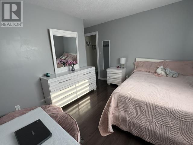 3241 Willard AVE - 22