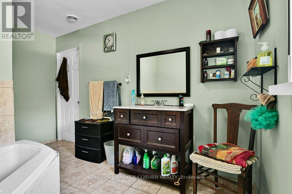 5094 BRUNET ROAD - 23
