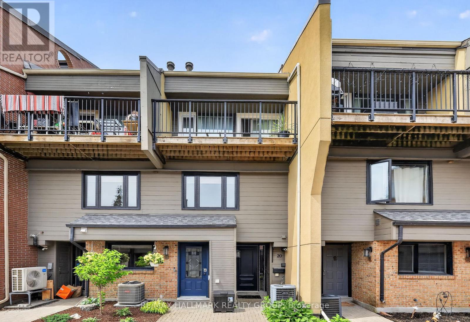 #22 290 CATHCART STREET - 1