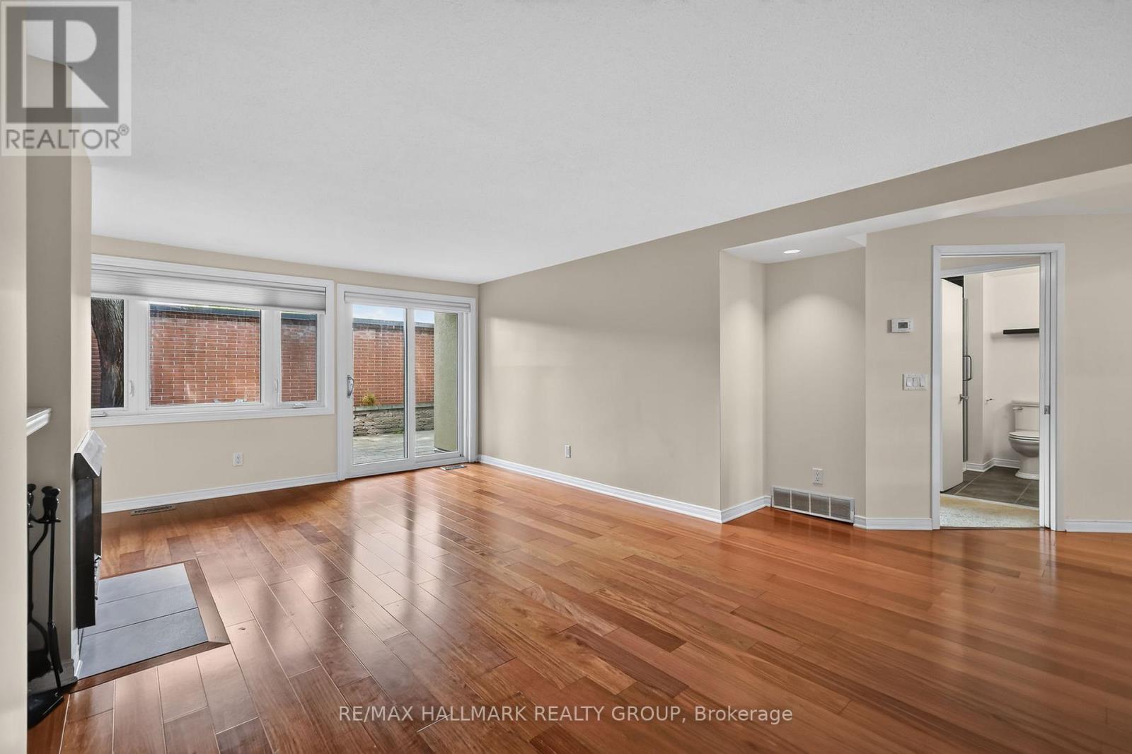 #22 290 CATHCART STREET - 16