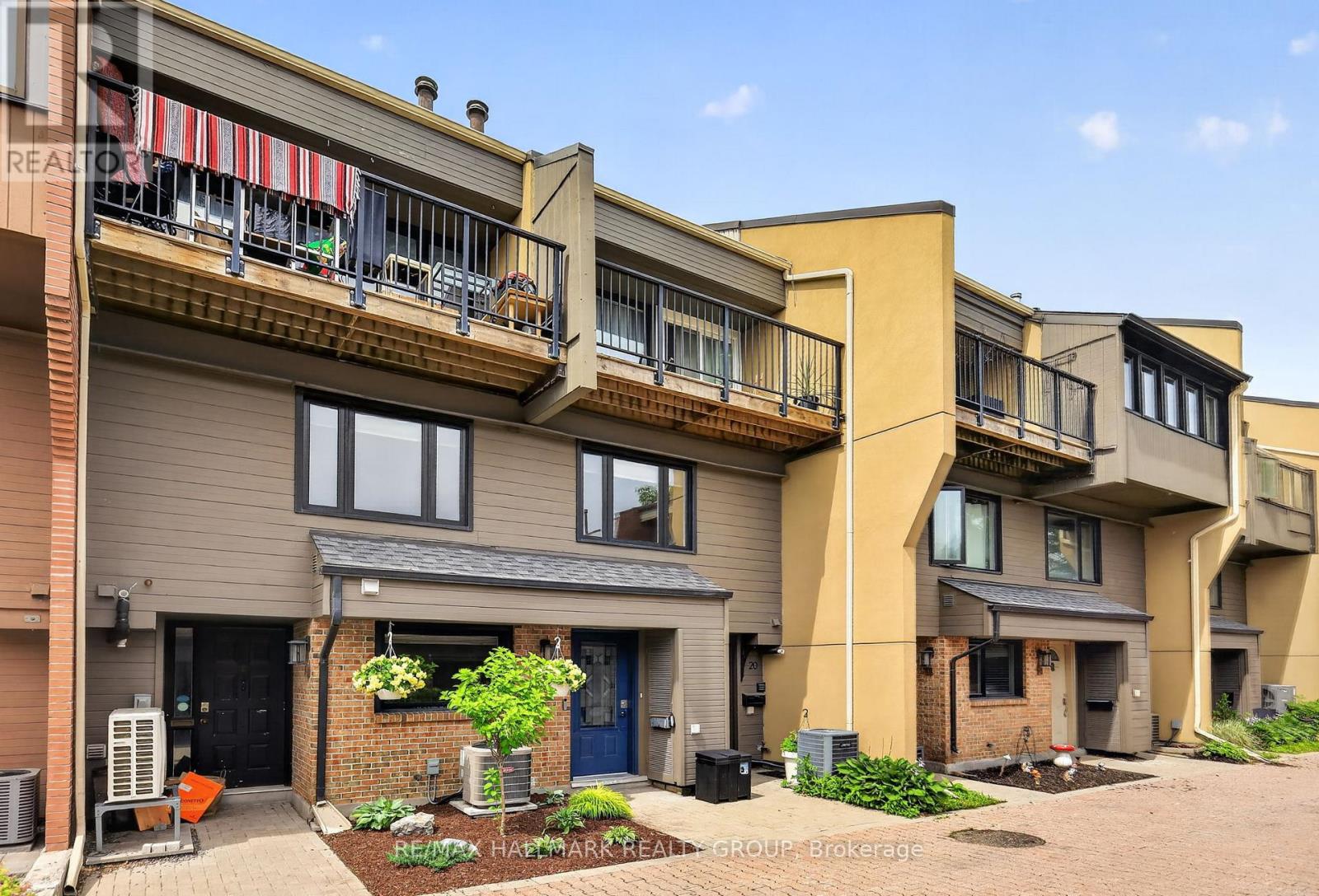 #22 290 CATHCART STREET - 2