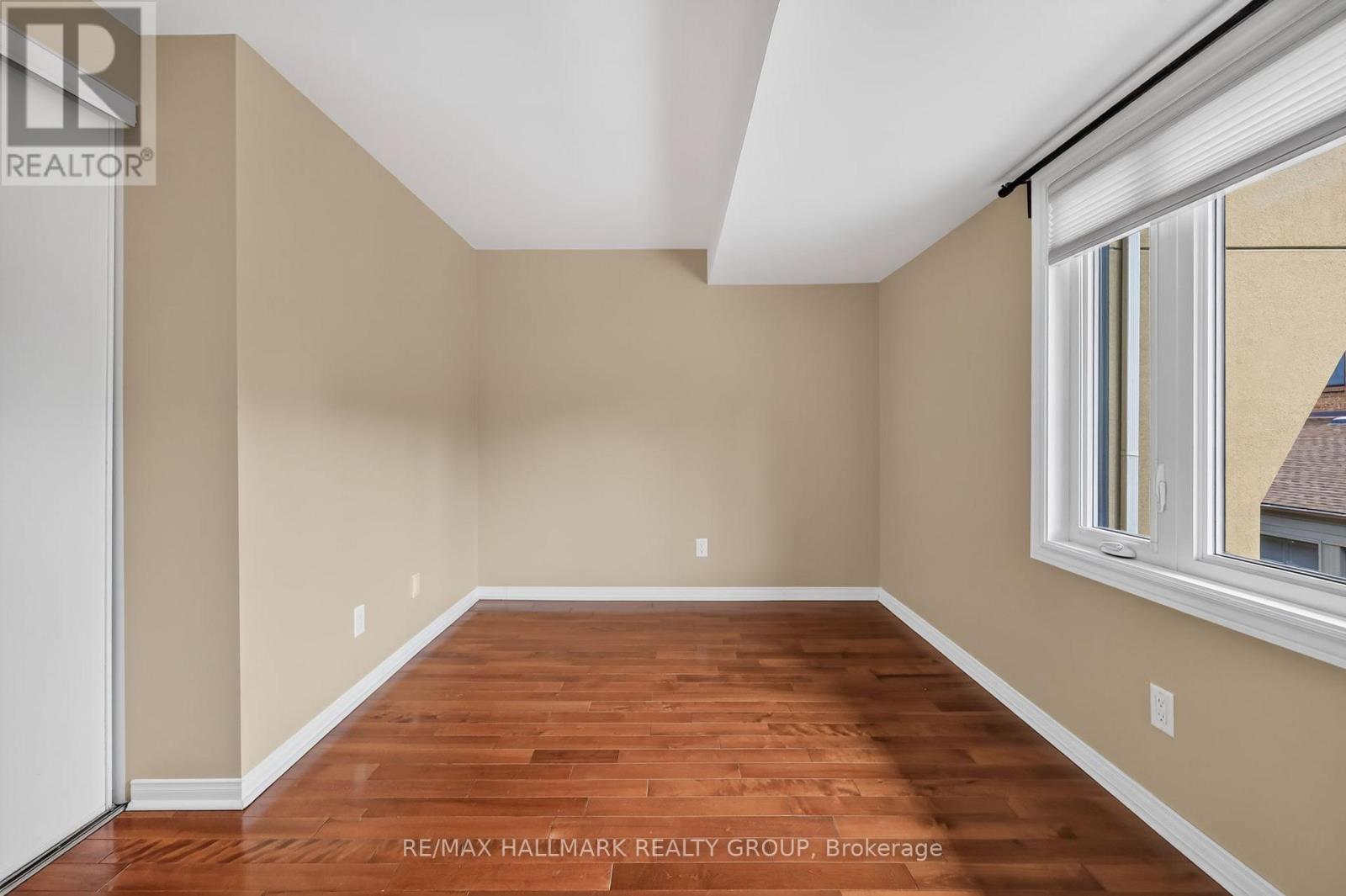 #22 290 CATHCART STREET - 25