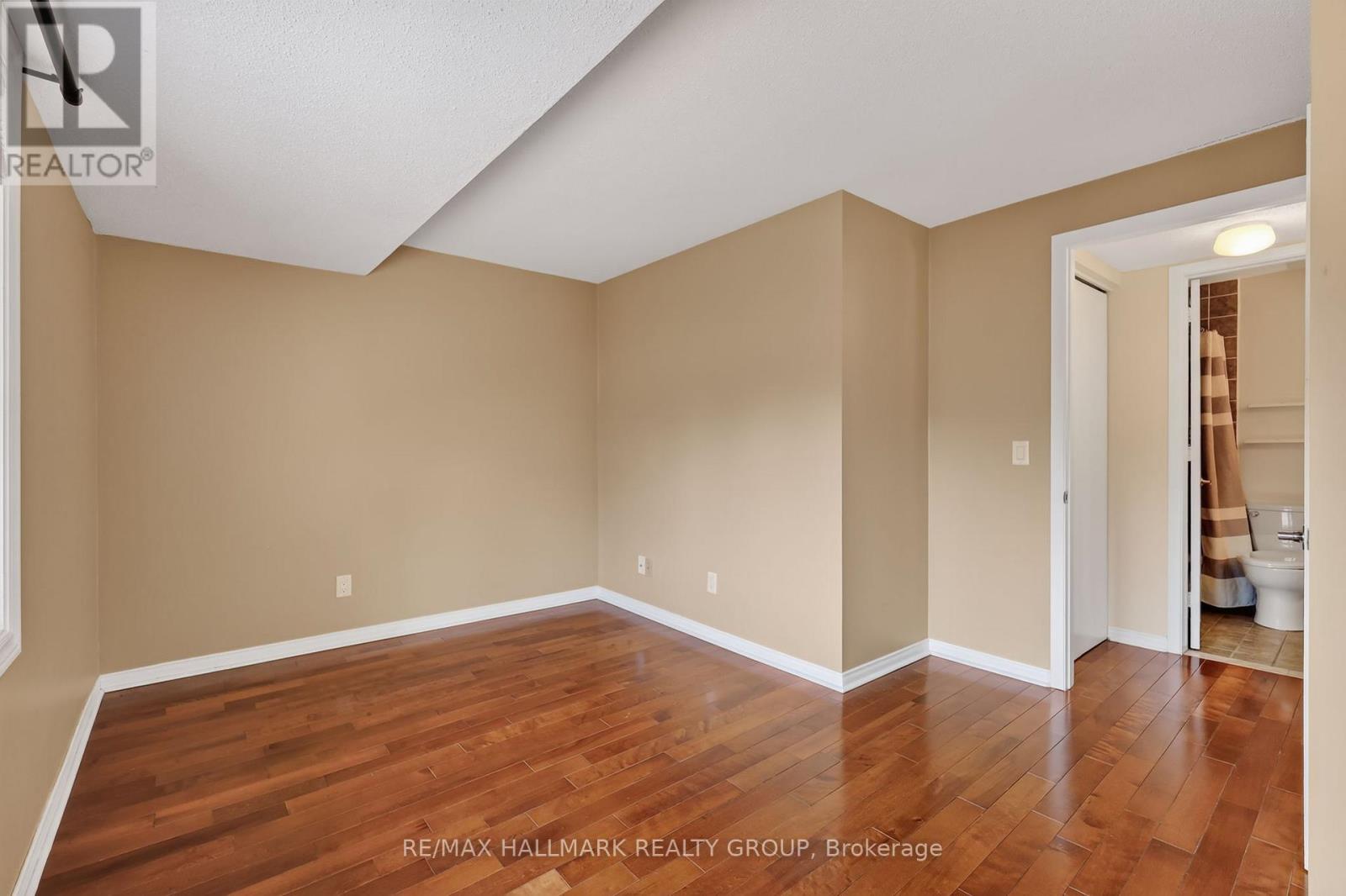 #22 290 CATHCART STREET - 28