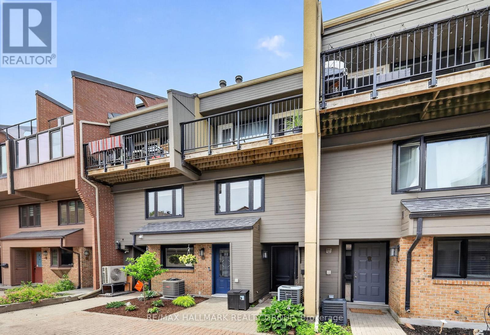 #22 290 CATHCART STREET - 3