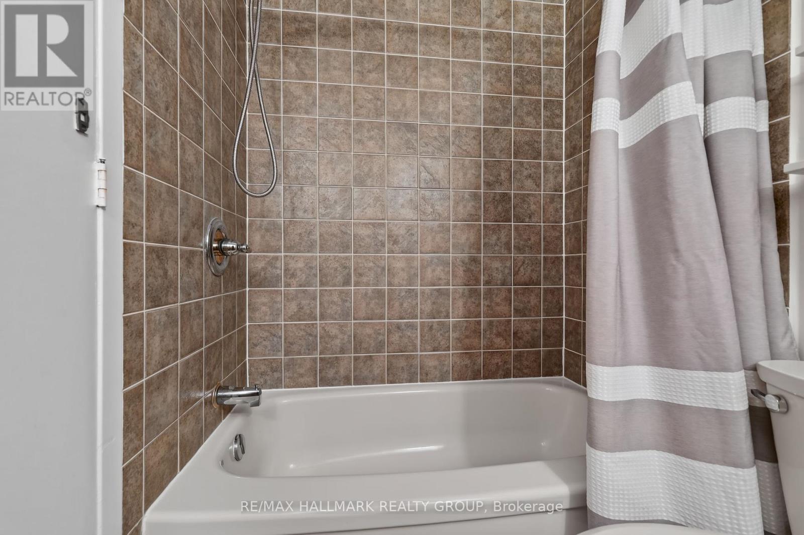#22 290 CATHCART STREET - 32