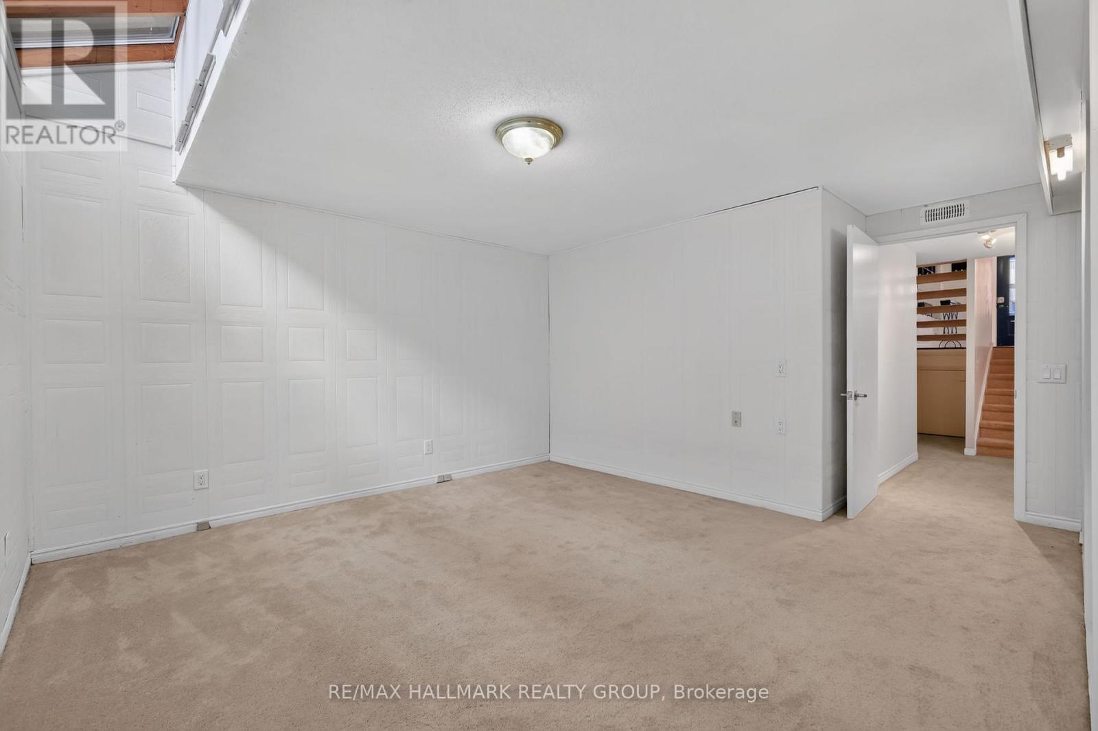 #22 290 CATHCART STREET - 35