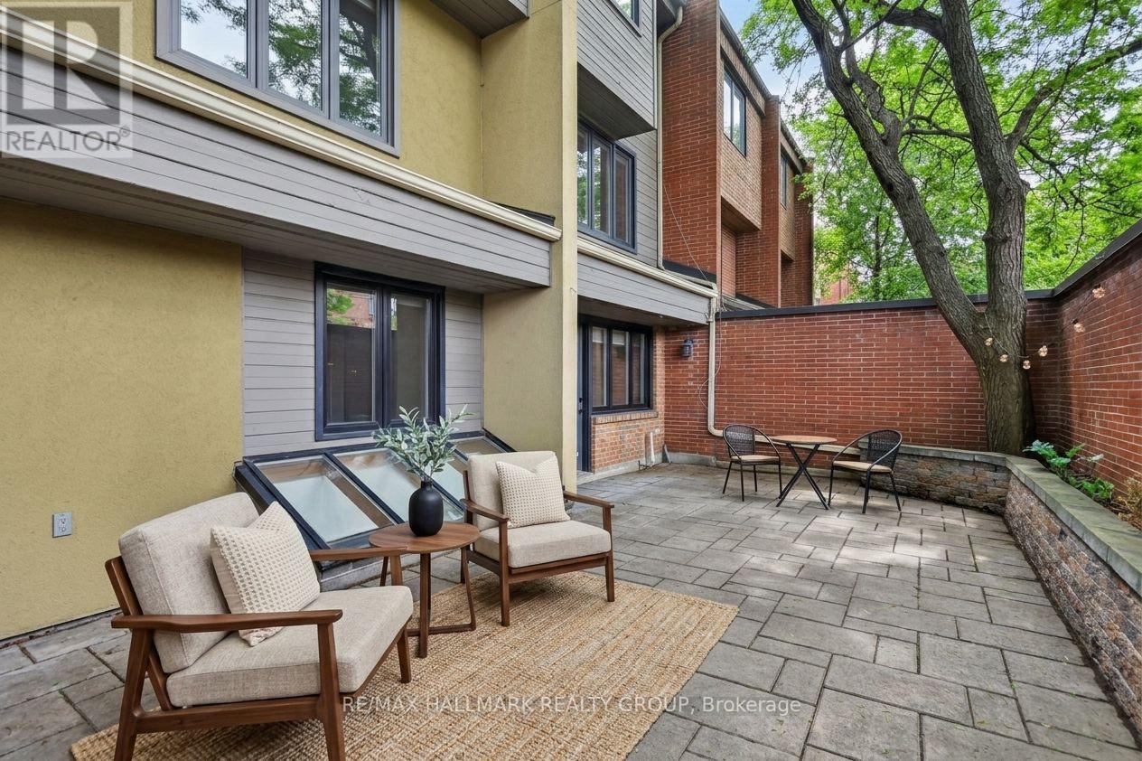 #22 290 CATHCART STREET - 40