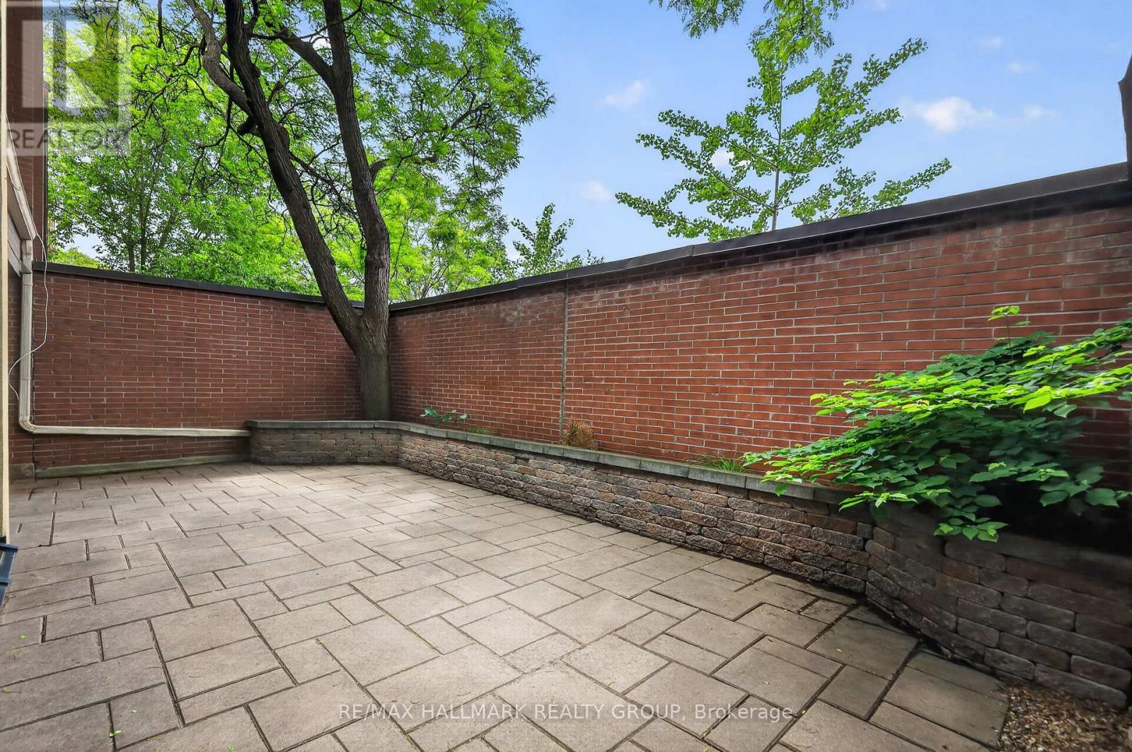 #22 290 CATHCART STREET - 41