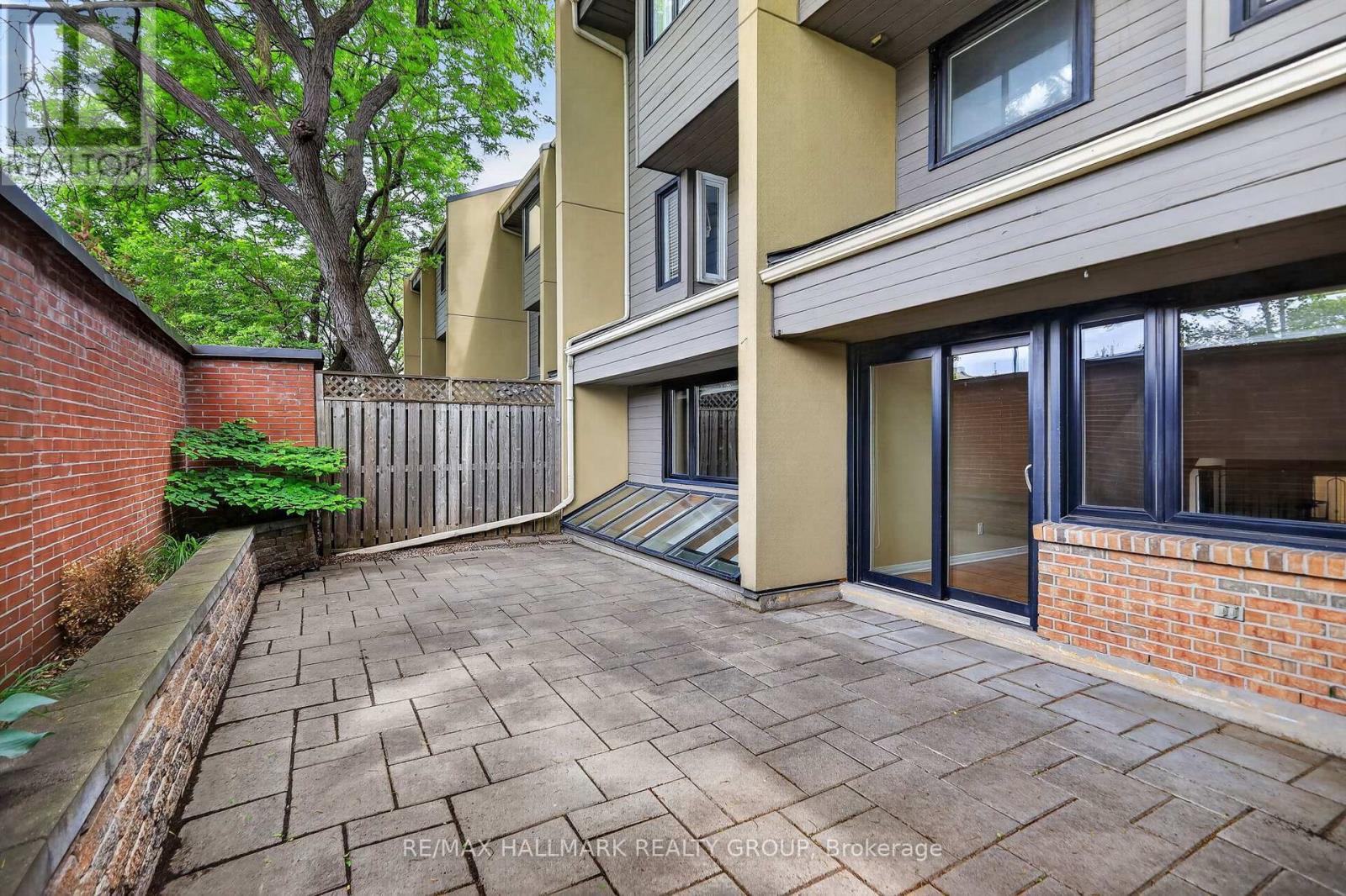#22 290 CATHCART STREET - 42