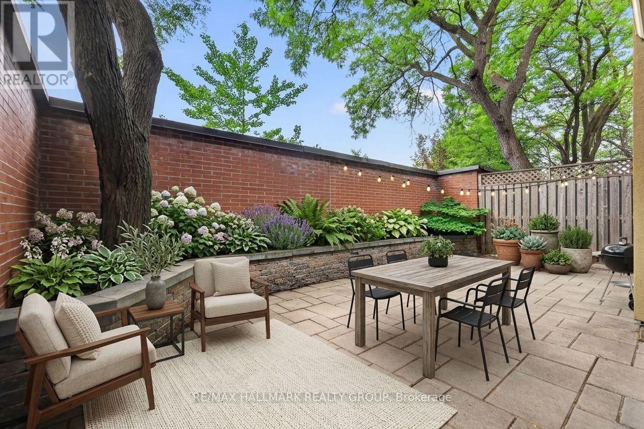 #22 290 CATHCART STREET - 44