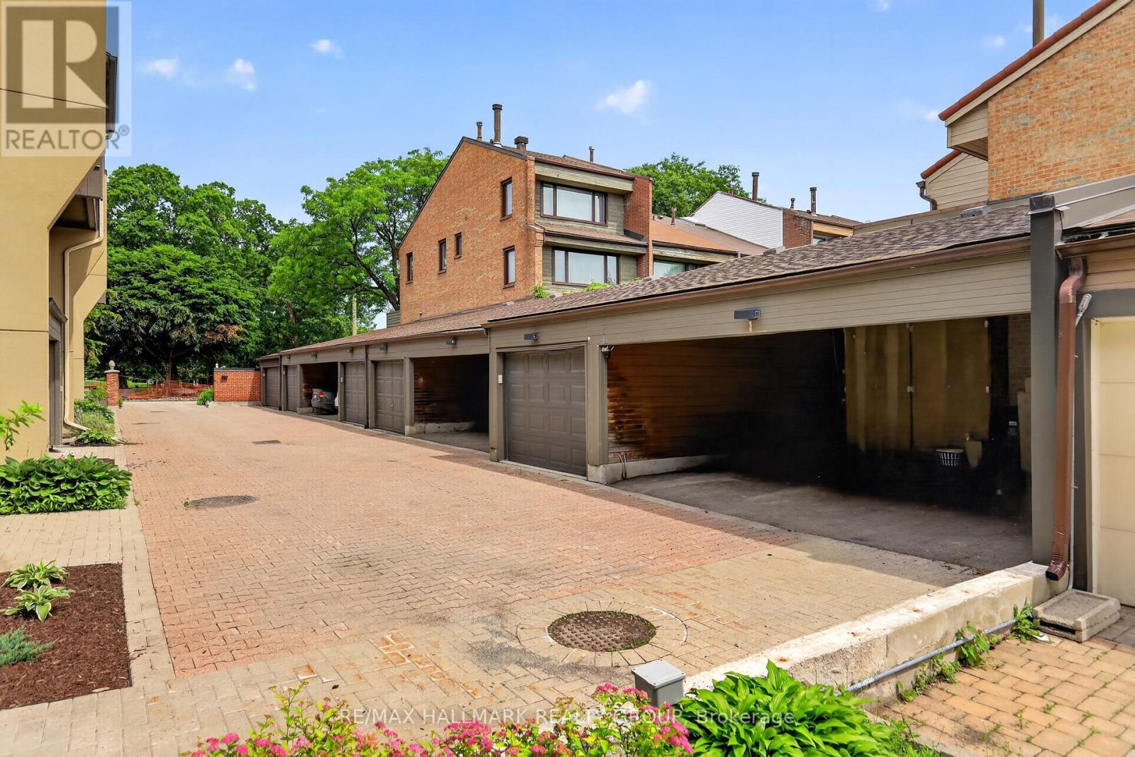 #22 290 CATHCART STREET - 45