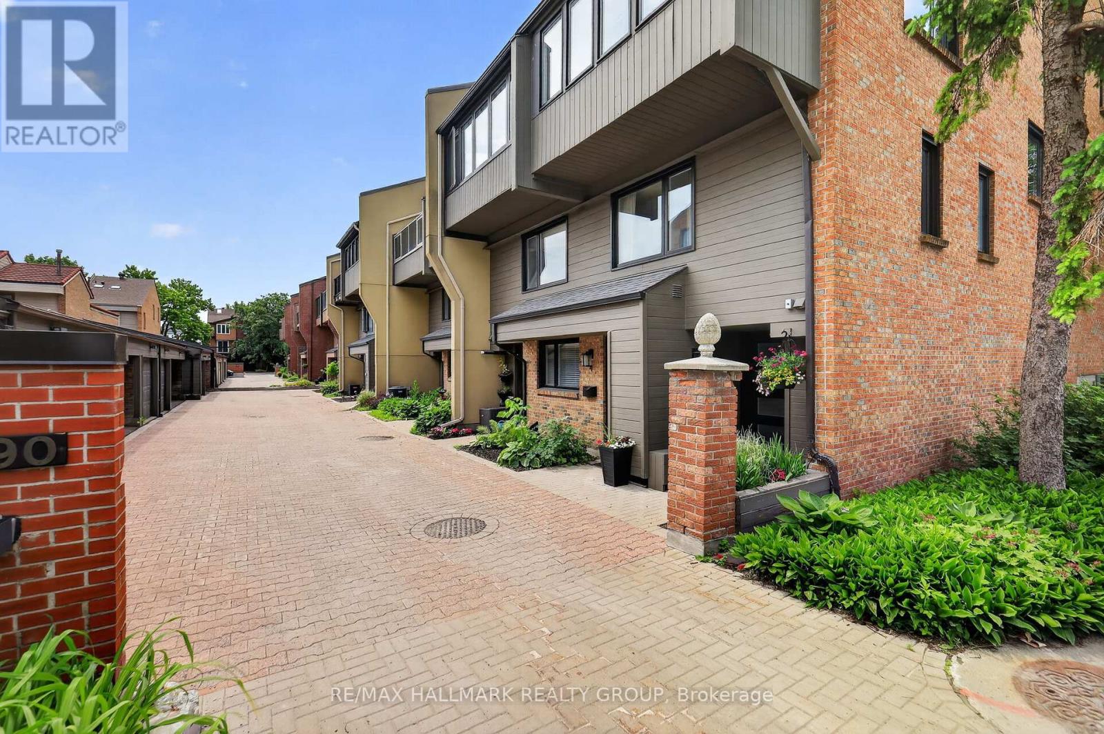 #22 290 CATHCART STREET - 48