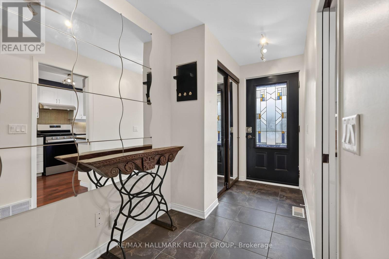 #22 290 CATHCART STREET - 5
