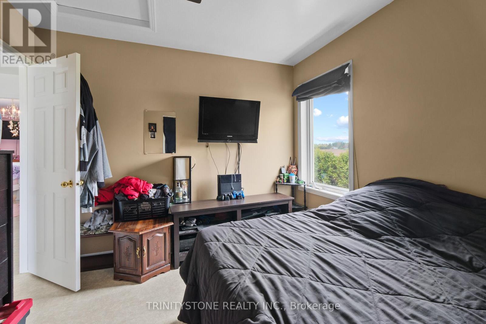 662 LACROIX ROAD - 33
