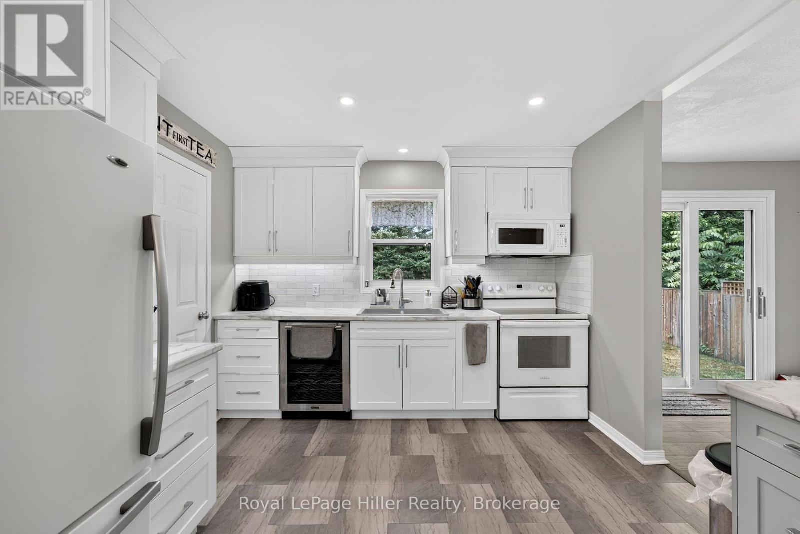220 GREENWOOD DRIVE - 13