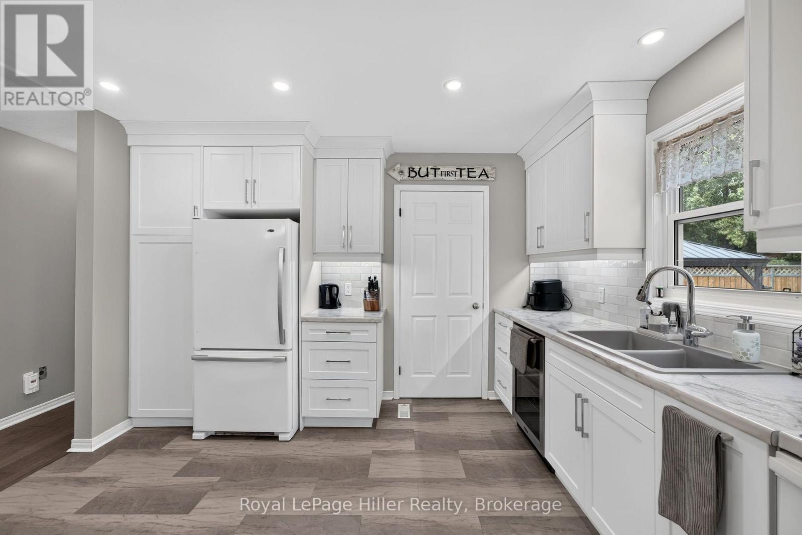 220 GREENWOOD DRIVE - 16