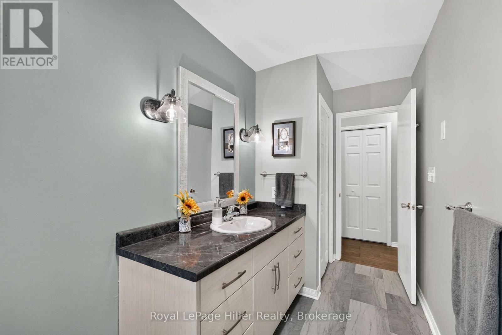 220 GREENWOOD DRIVE - 23
