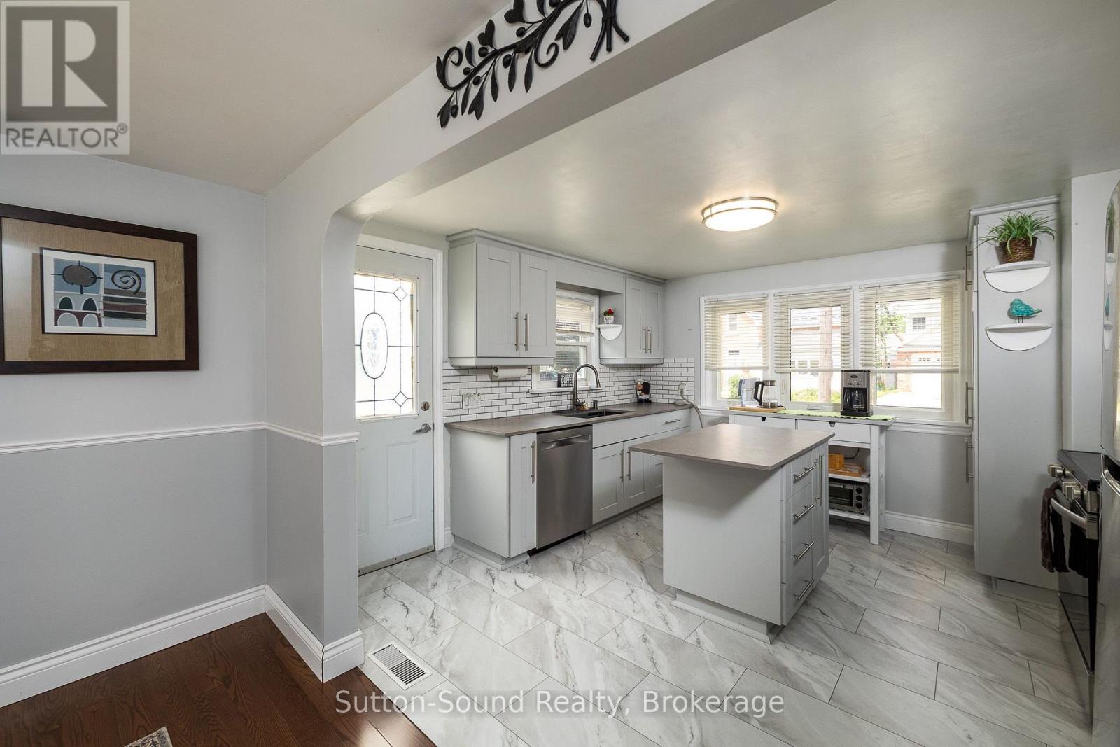 535 9TH STREET W - Image 11