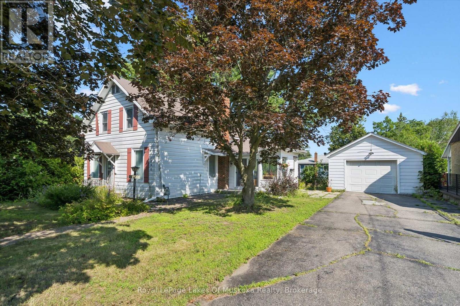 190 WINEWOOD AVENUE W - 1