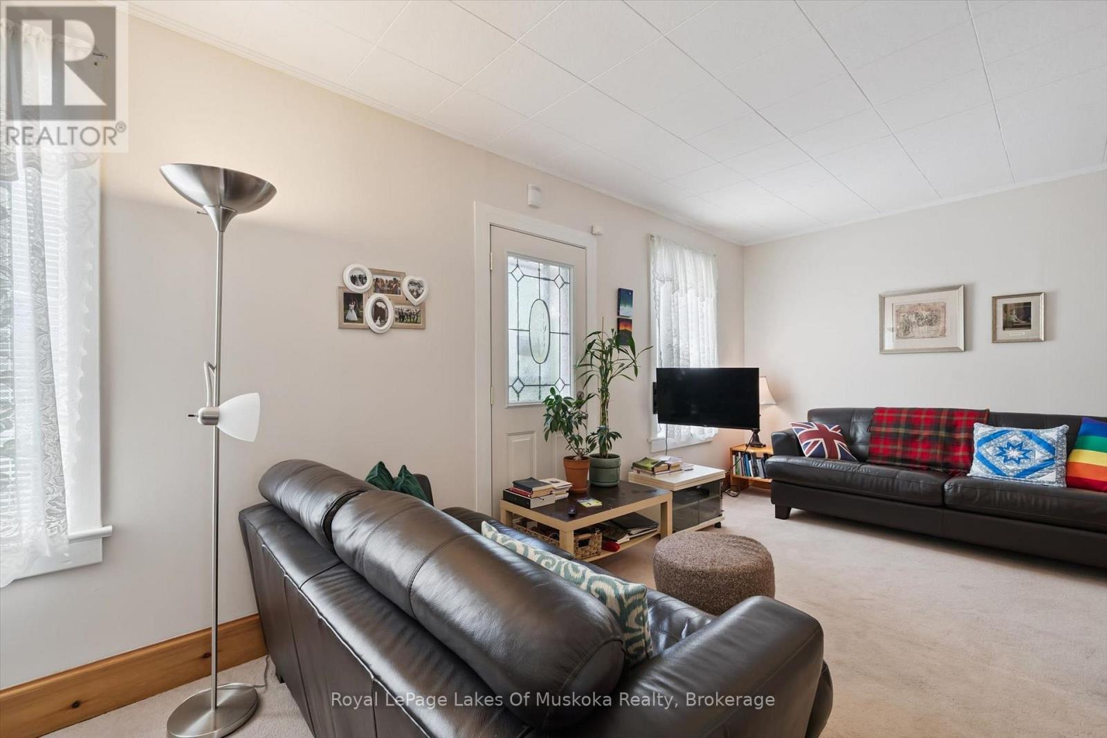 190 WINEWOOD AVENUE W - 11