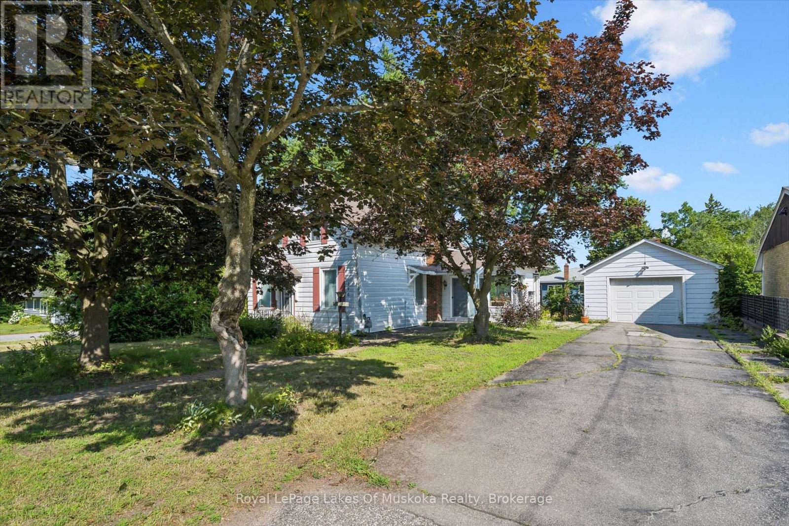 190 WINEWOOD AVENUE W - 2