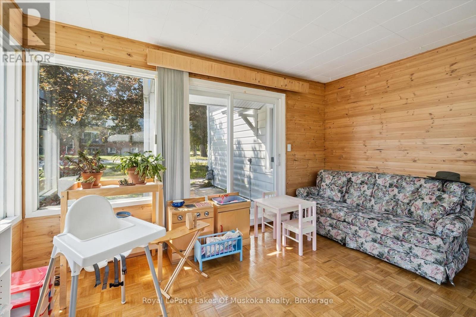190 WINEWOOD AVENUE W - 22