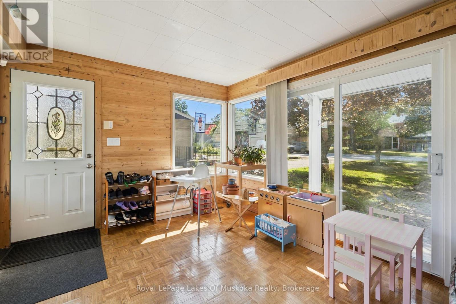 190 WINEWOOD AVENUE W - 23