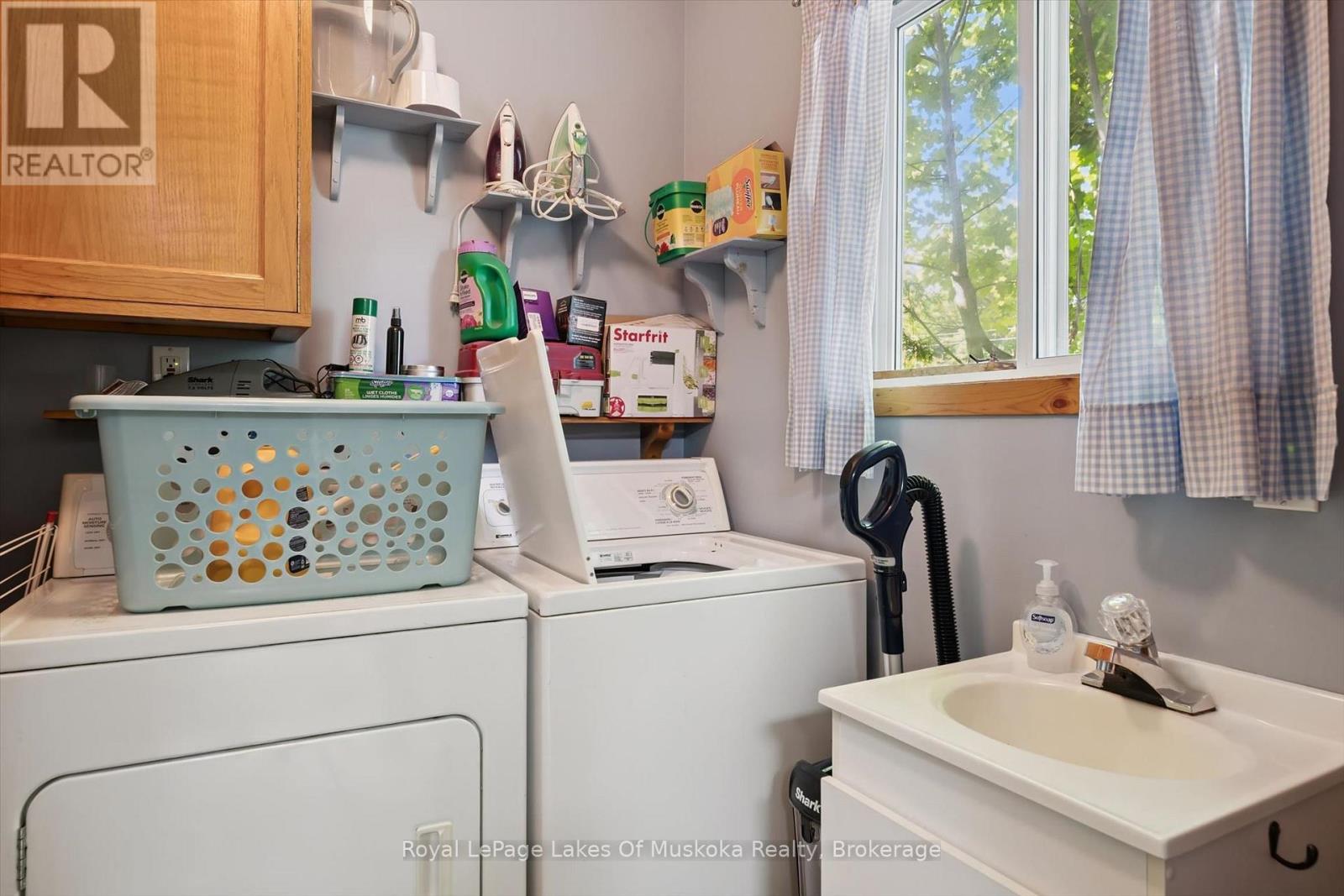 190 WINEWOOD AVENUE W - 24