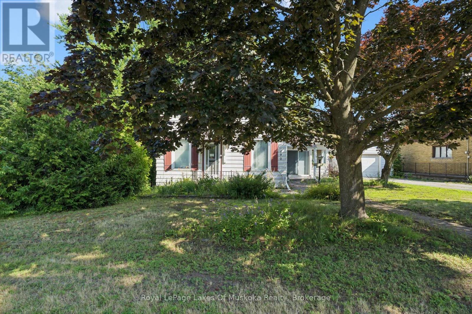 190 WINEWOOD AVENUE W - 3