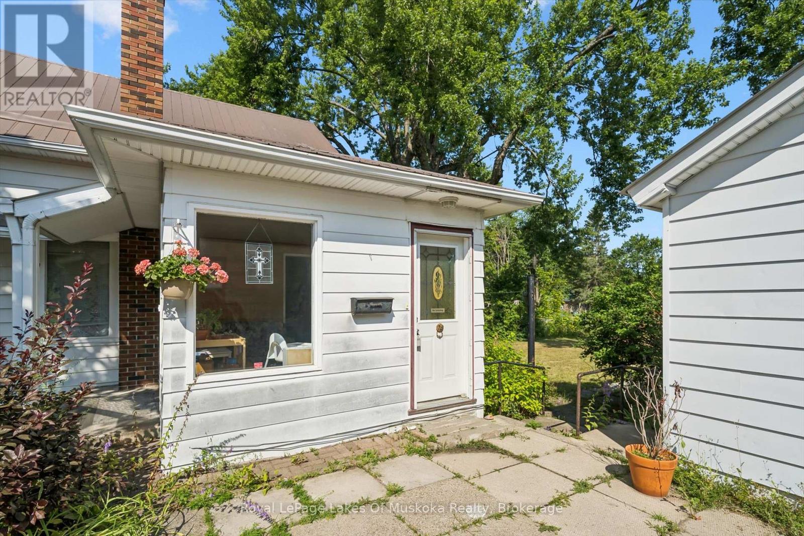 190 WINEWOOD AVENUE W - 6