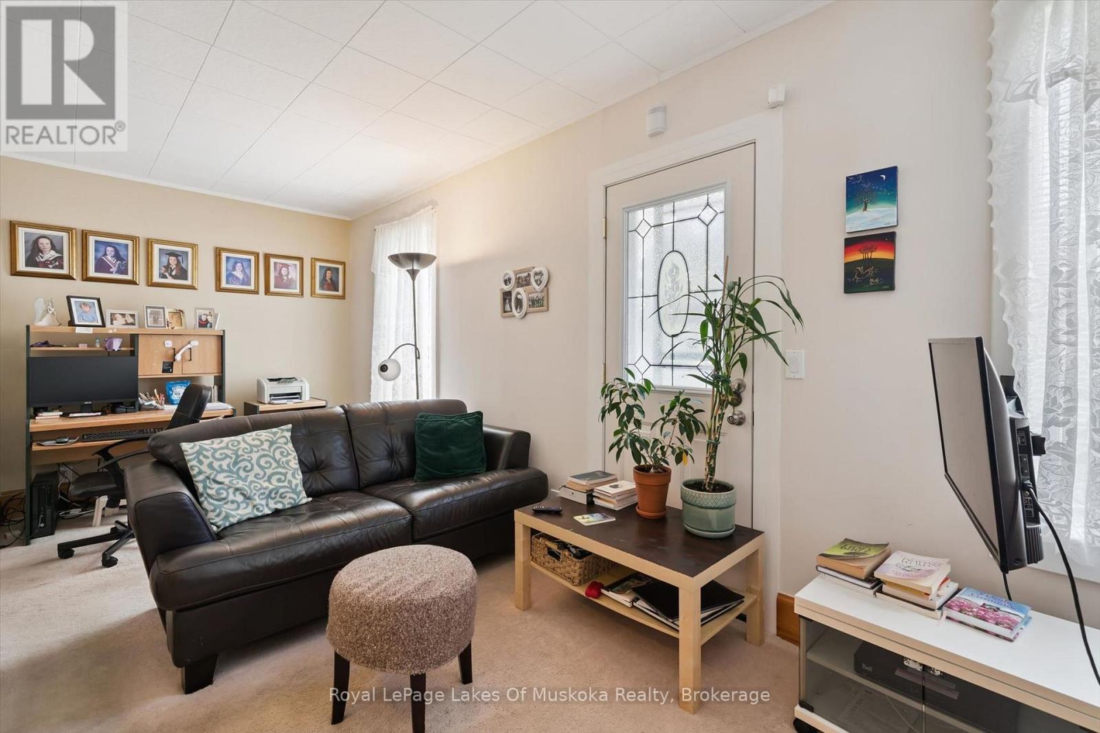 190 WINEWOOD AVENUE W - 9