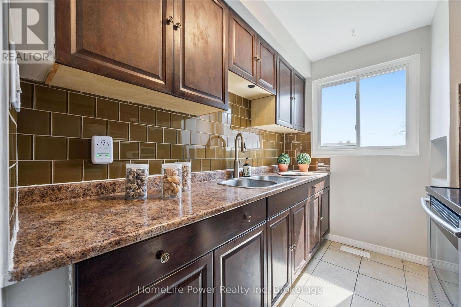 ##239 31 GREENGATE ROAD - 12