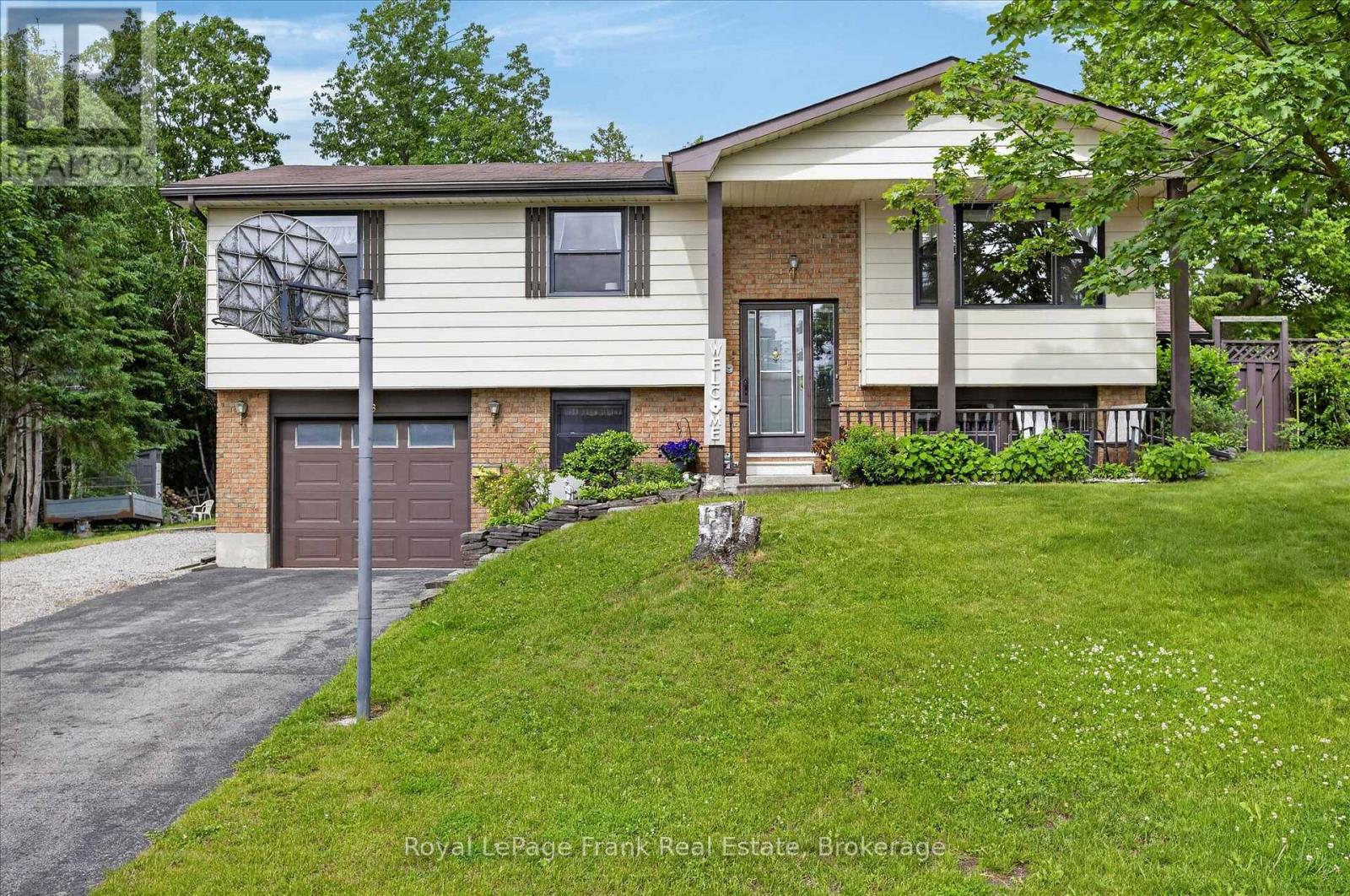 18 REDWOOD COURT - 1
