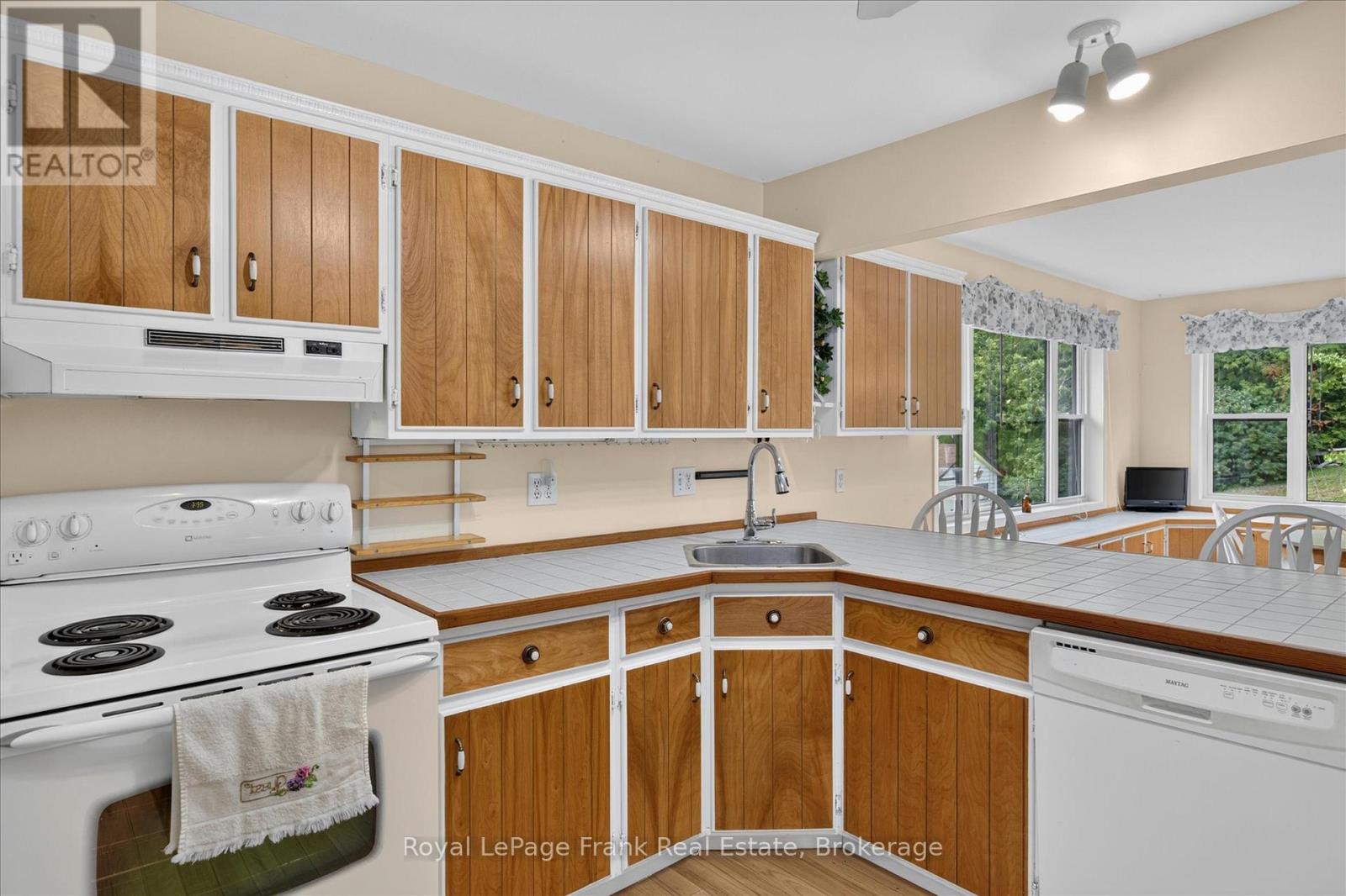 18 REDWOOD COURT - 10