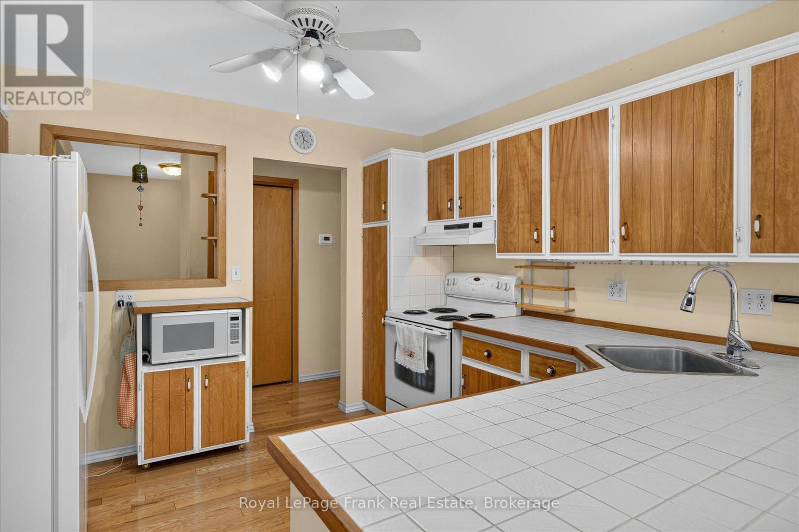18 REDWOOD COURT - 12